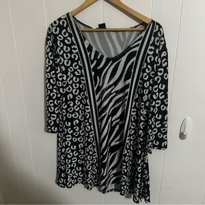 Valentina Black and White Asymmetrical 3/4 Sleeve Blouse